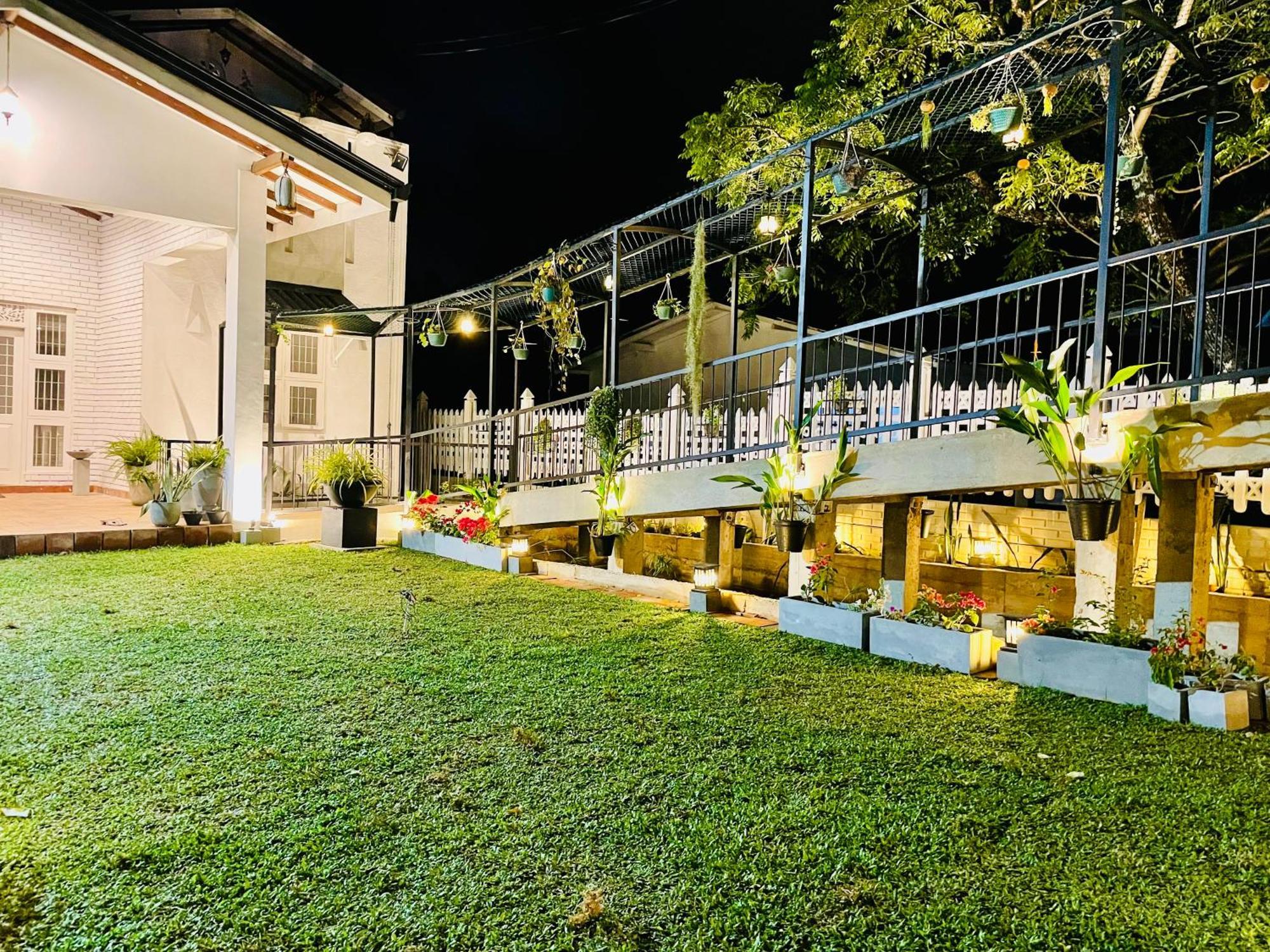 Ayur Ayur White Sail Villa Dalupotha Exterior foto